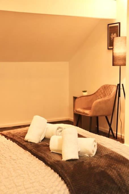 Charming 3 Bedroom Property Free Wifi & Parking ลีดส์ ภายนอก รูปภาพ