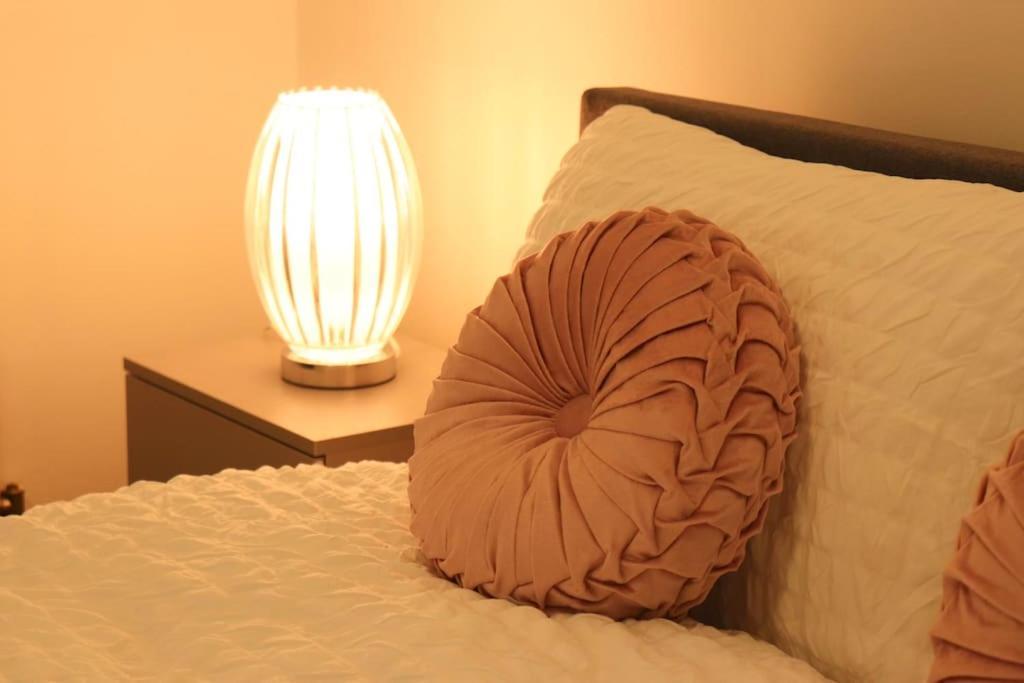 Charming 3 Bedroom Property Free Wifi & Parking ลีดส์ ภายนอก รูปภาพ