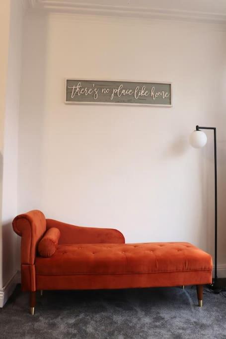 Charming 3 Bedroom Property Free Wifi & Parking ลีดส์ ภายนอก รูปภาพ